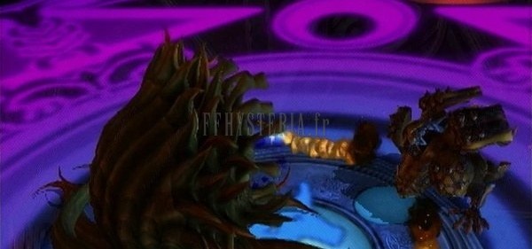 Rikku en Machina Maw affronte une créature brune hérissée de griffes sur un sol violet gravé