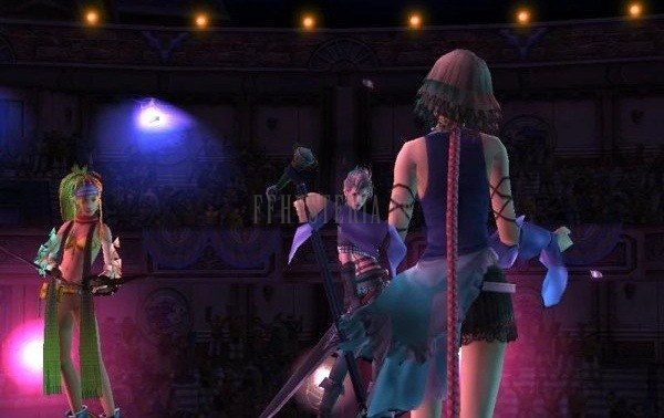 La scène du concert de Luca : Rikku et Paine derrière la fausse Yuna