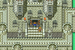 La cour d’entrée du Château Surgate, statues et escalier devant la porte (version GBA)