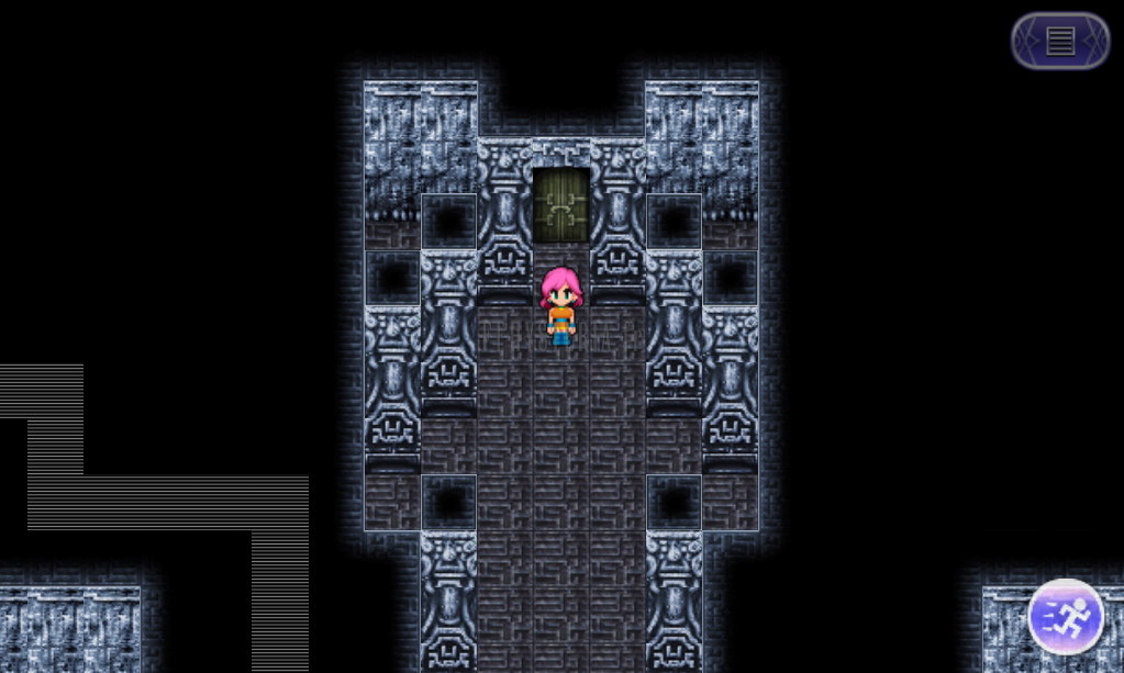 Le sanctuaire en ruine du Temple Oublié : piliers de pierre grise, un personnage au centre (version mobile/PC 2013)