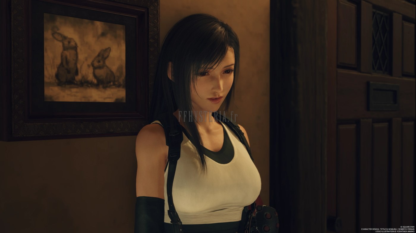 Tifa Lockhart dans sa tenue habituelle, à l'auberge de Kalm, dans Final Fantasy VII Rebirth, l'épisode précédent : c'est ce costume que le système de skins de Revelation doit permettre de conserver, quel que soit le FITS choisi.