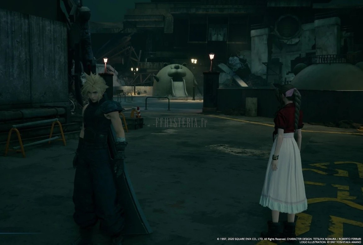 Cloud et Aerith traversent un passage couvert des taudis du secteur 5, éclairé par les néons verts accrochés à la charpente.