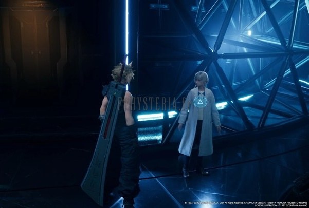 La salle du simulateur de combat Shinra : sol noir laqué, armature de lumière bleue et l'opérateur en blouse blanche qui t'ouvre les programmes d'entraînement.
